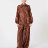 Wijdvallende zijden broek met print, terracotta Wijdvallende zijden broek met print, terracotta