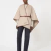Wollen en kasjmier cape met riem, zandkleur