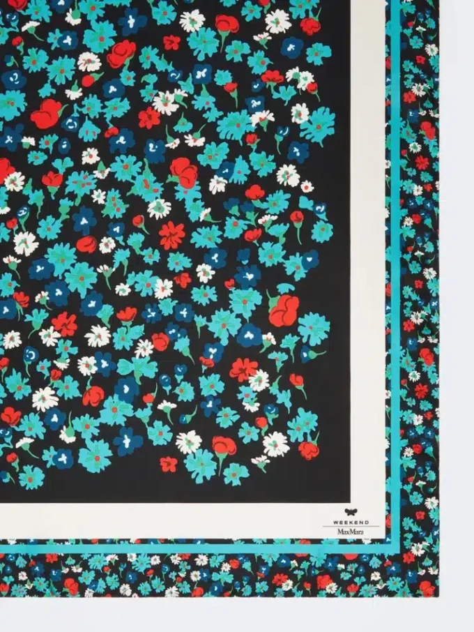 Zijden twill foulard met patroon, ivoorkleurig Zijden twill foulard met patroon, ivoorkleurig