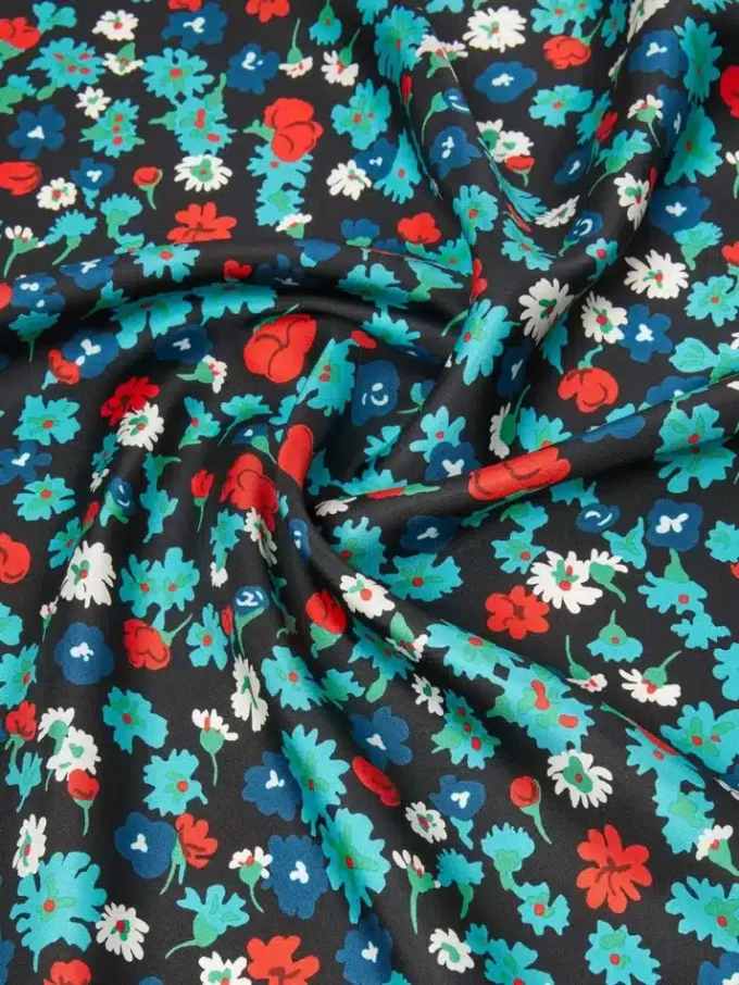 Zijden twill foulard met patroon, ivoorkleurig Zijden twill foulard met patroon, ivoorkleurig